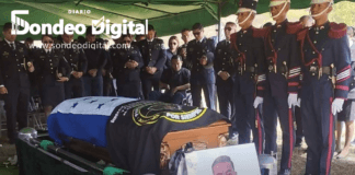Con honores y lágrimas dan el último adiós al comisario póstumo Lester Amador